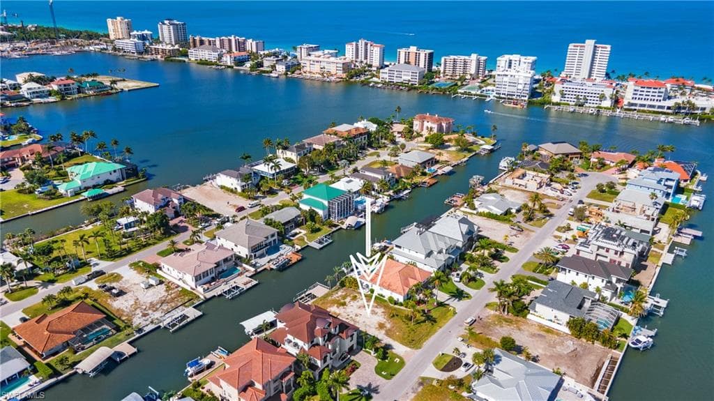 362 Trade Winds Ave, Naples, FL 34108-2