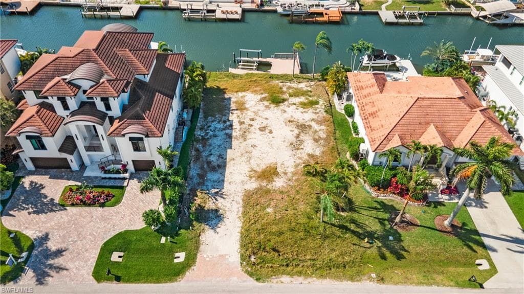 362 Trade Winds Ave, Naples, FL 34108-4