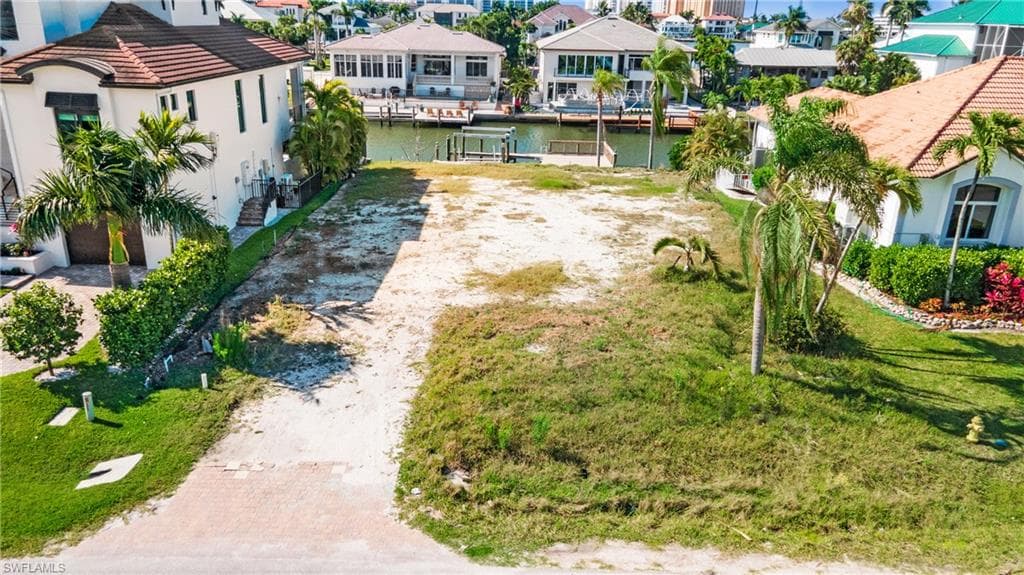 362 Trade Winds Ave, Naples, FL 34108-5