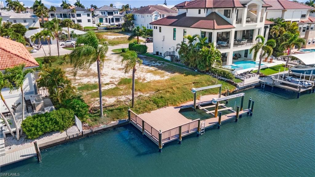 362 Trade Winds Ave, Naples, FL 34108-6