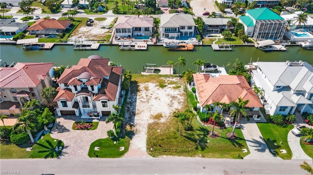362 Trade Winds Ave, Naples, FL 34108-7