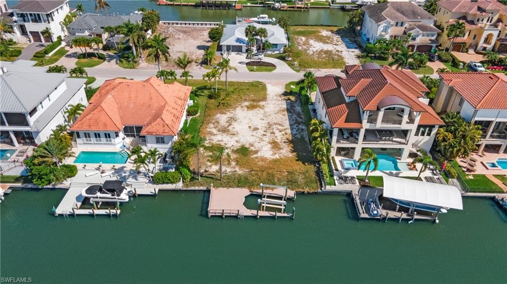 362 Trade Winds Ave, Naples, FL 34108-8