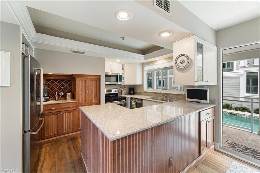 180 6th Ave S 3, Naples, FL 34102-10