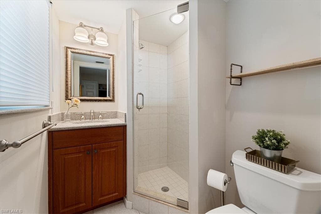 180 6th Ave S 3, Naples, FL 34102-15
