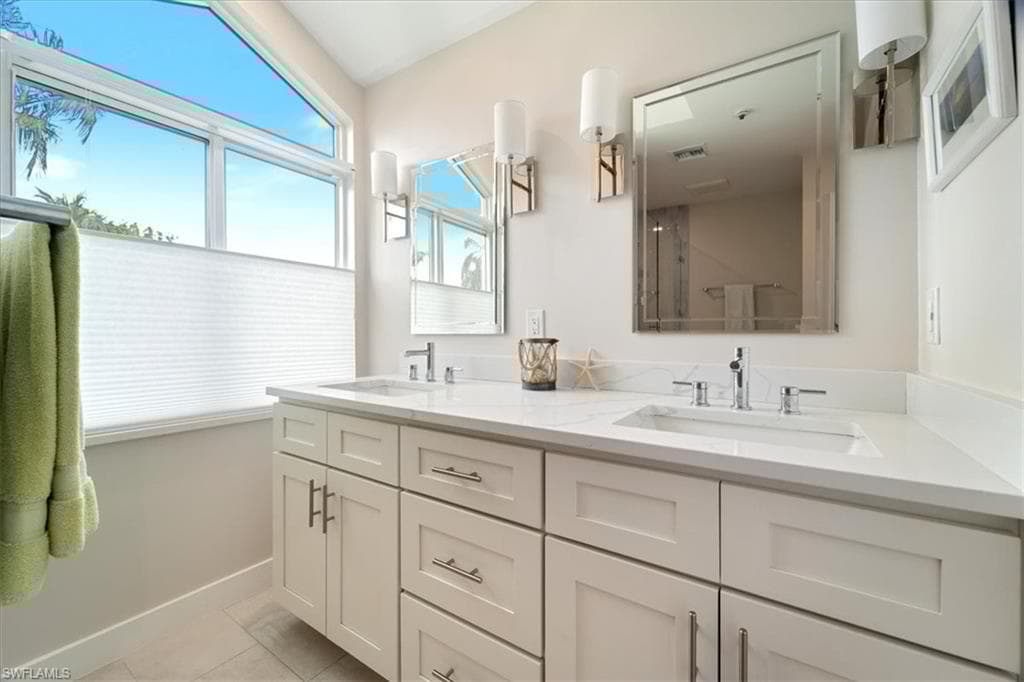 180 6th Ave S 3, Naples, FL 34102-18