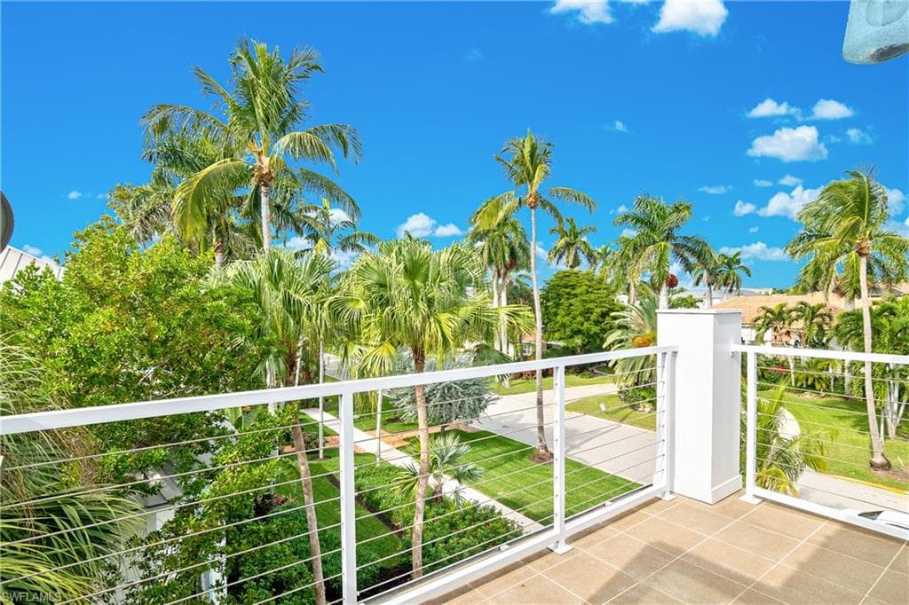 180 6th Ave S 3, Naples, FL 34102-30