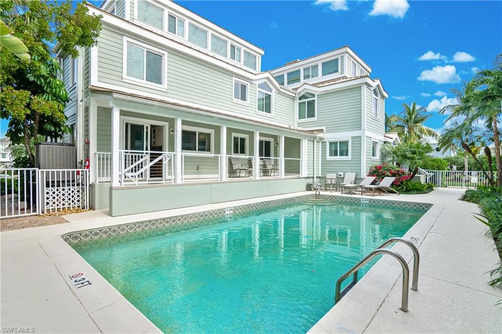 180 6th Ave S 3, Naples, FL 34102-32