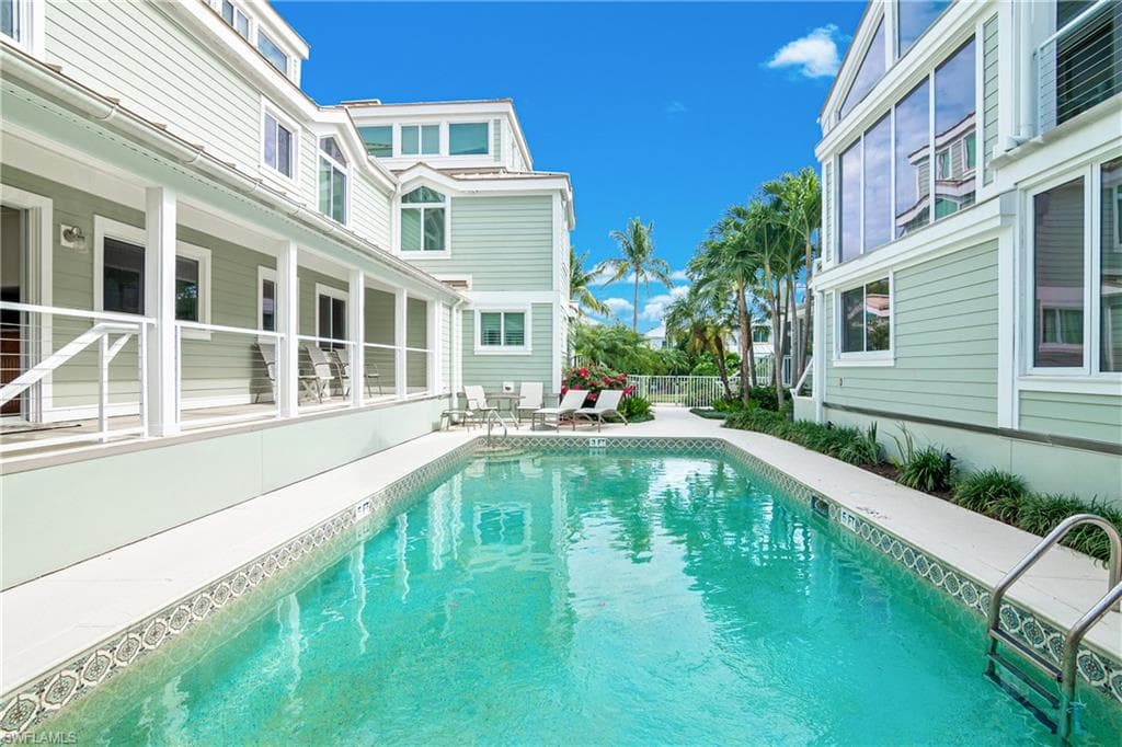 180 6th Ave S 3, Naples, FL 34102-33
