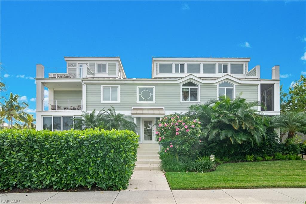 180 6th Ave S 3, Naples, FL 34102-3