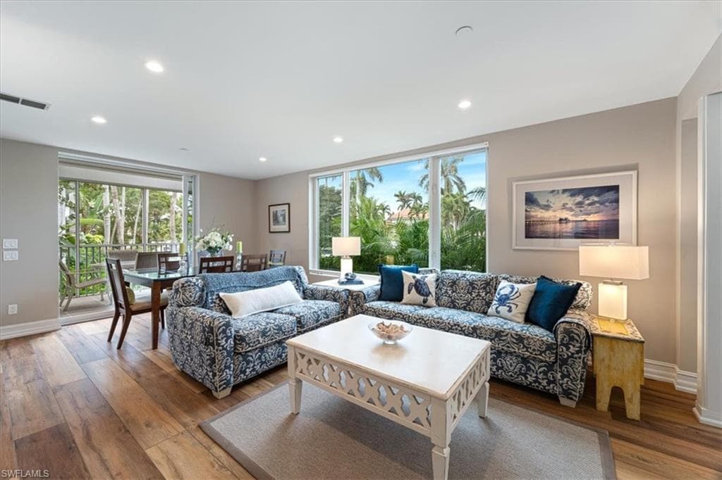 180 6th Ave S 3, Naples, FL 34102-4