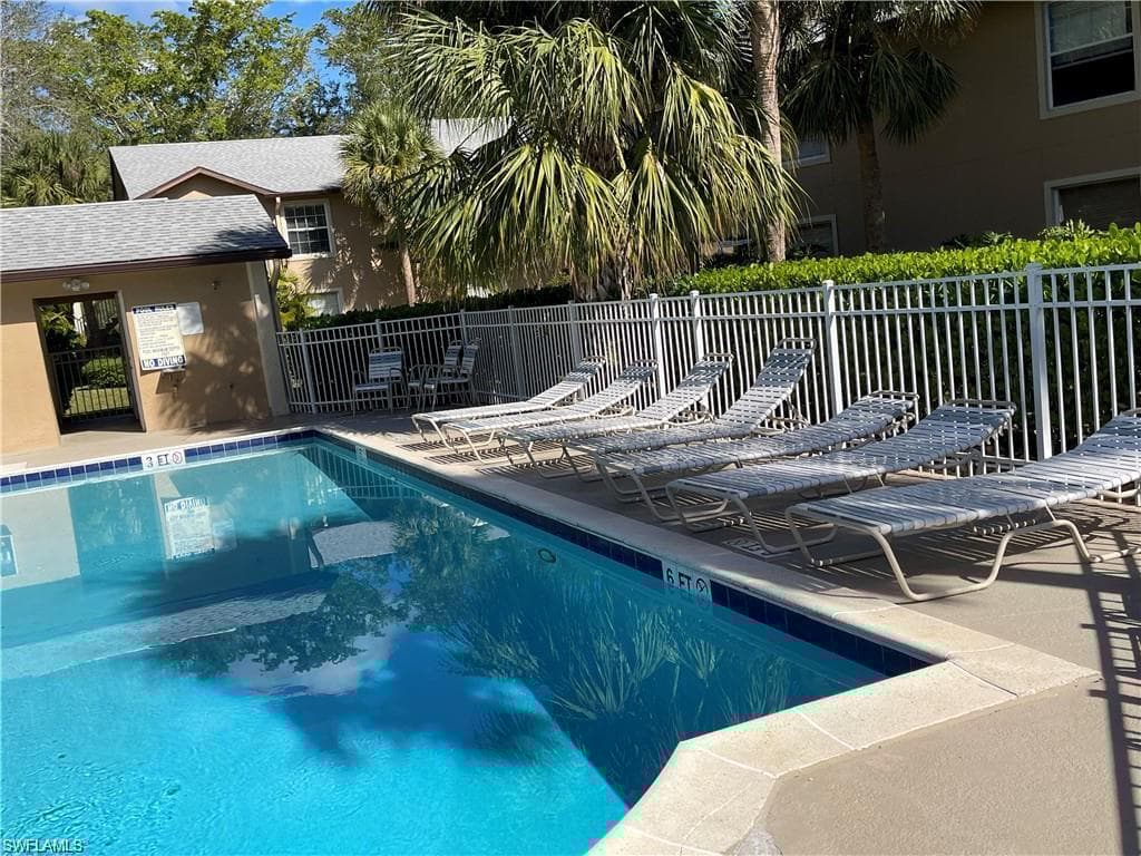 9621 Crescent Garden Dr G-101, Naples, FL 34109-9