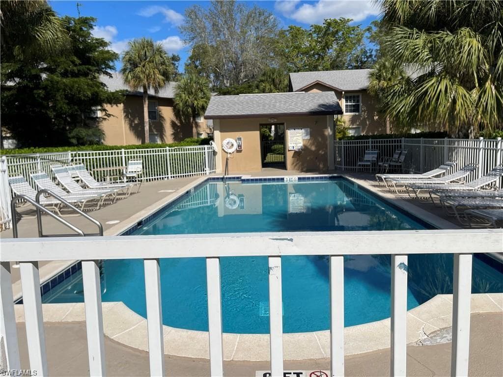 9621 Crescent Garden Dr G-101, Naples, FL 34109-29