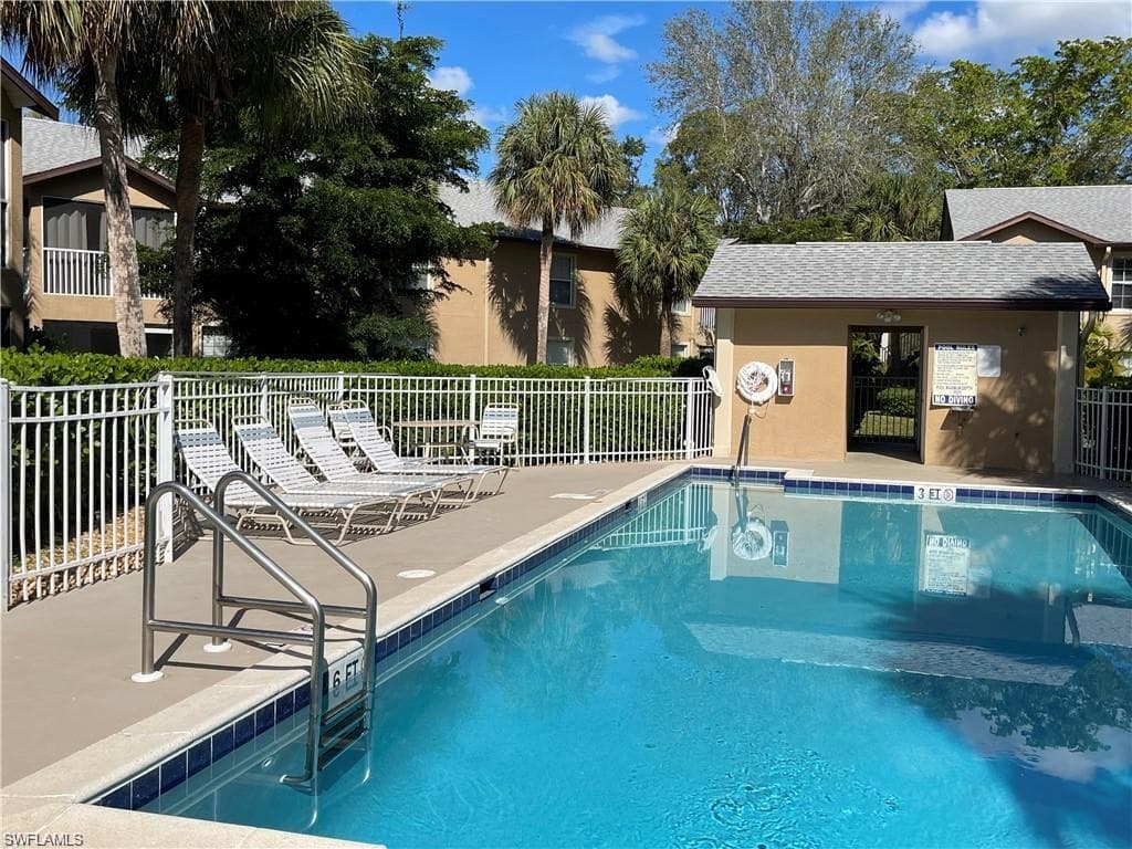 9621 Crescent Garden Dr G-101, Naples, FL 34109-4