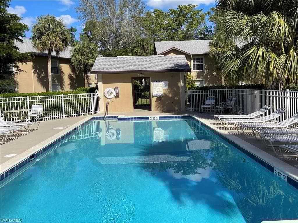 9621 Crescent Garden Dr G-101, Naples, FL 34109-8