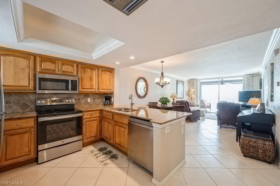 901 Collier Ct 5-903, Marco Island, FL 34145-9