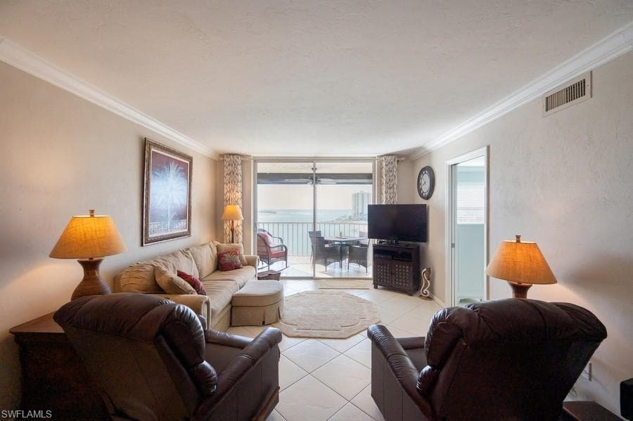 901 Collier Ct 5-903, Marco Island, FL 34145-3
