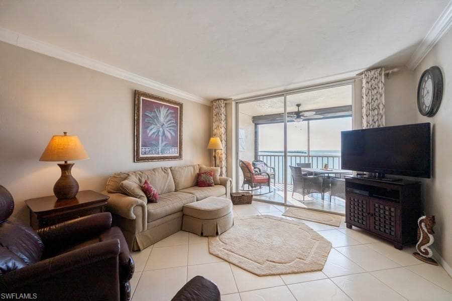 901 Collier Ct 5-903, Marco Island, FL 34145-4