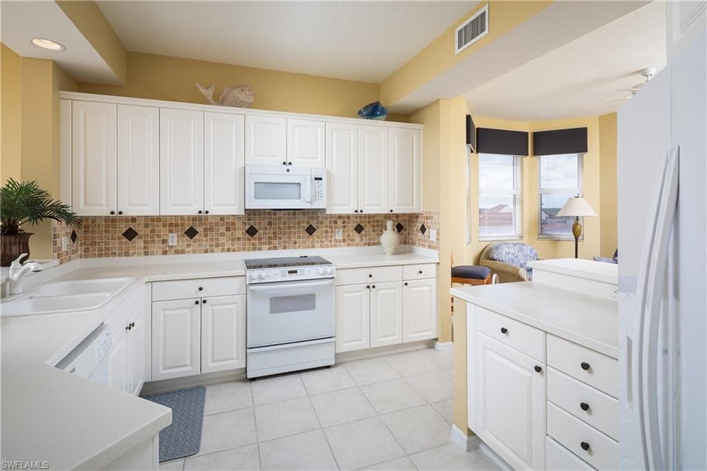 410 Flagship Dr 806, Naples, FL 34108-9