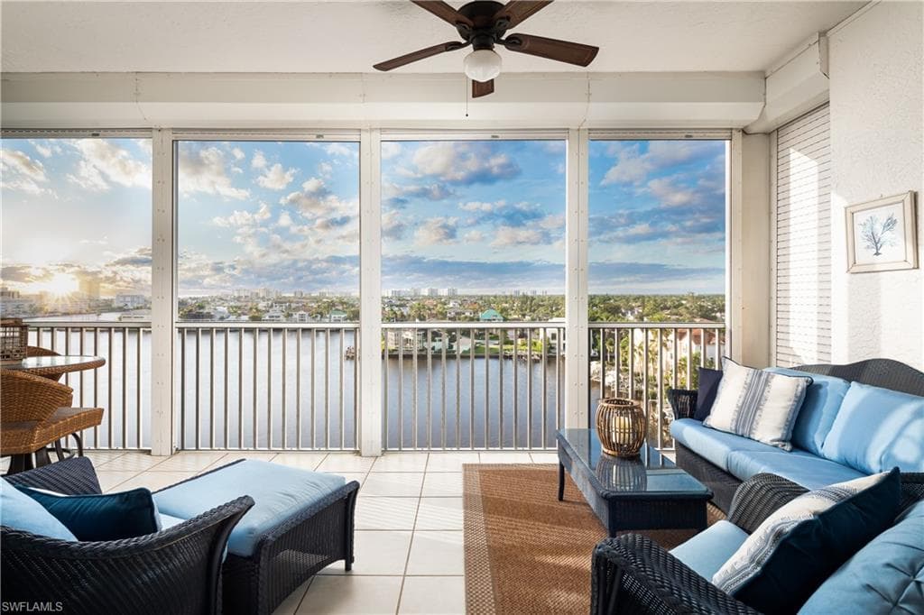 410 Flagship Dr 806, Naples, FL 34108-3