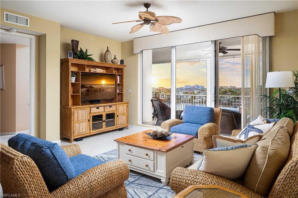 410 Flagship Dr 806, Naples, FL 34108-4