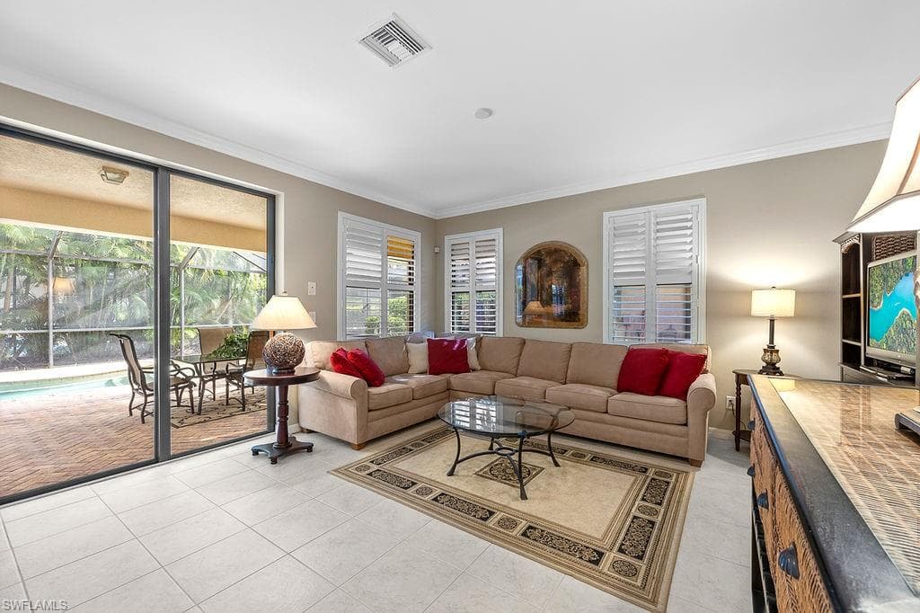 1248 Manado Dr, Naples, FL 34113-10