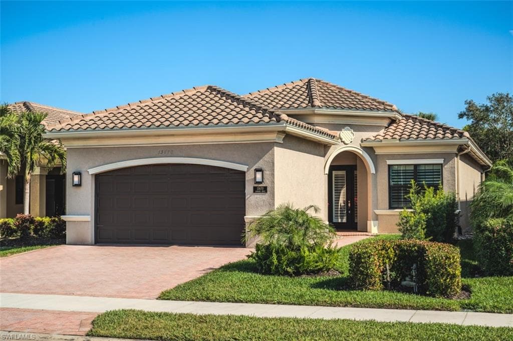 13670 Mandarin Cir, Naples, FL 34109-2