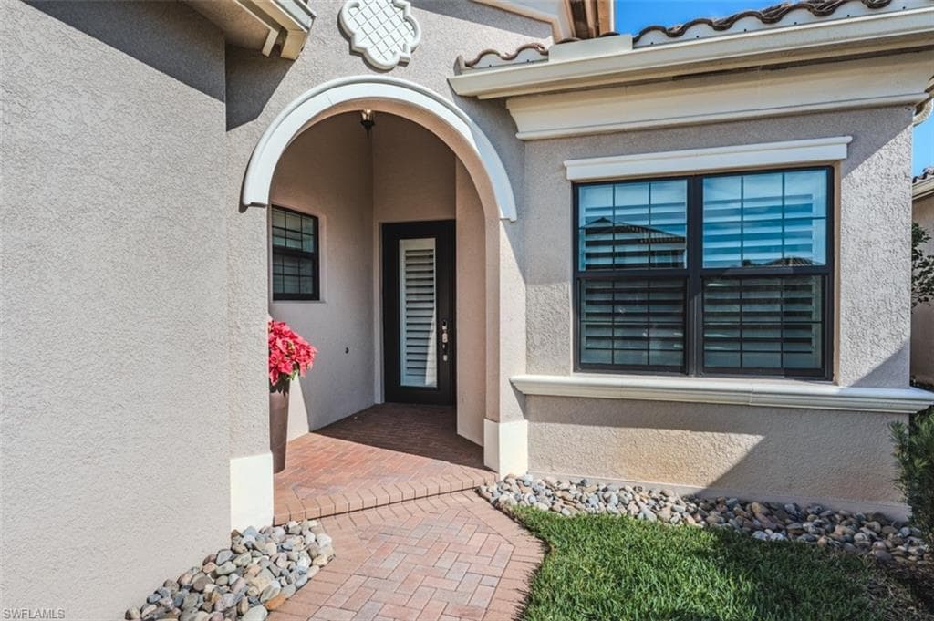13670 Mandarin Cir, Naples, FL 34109-3