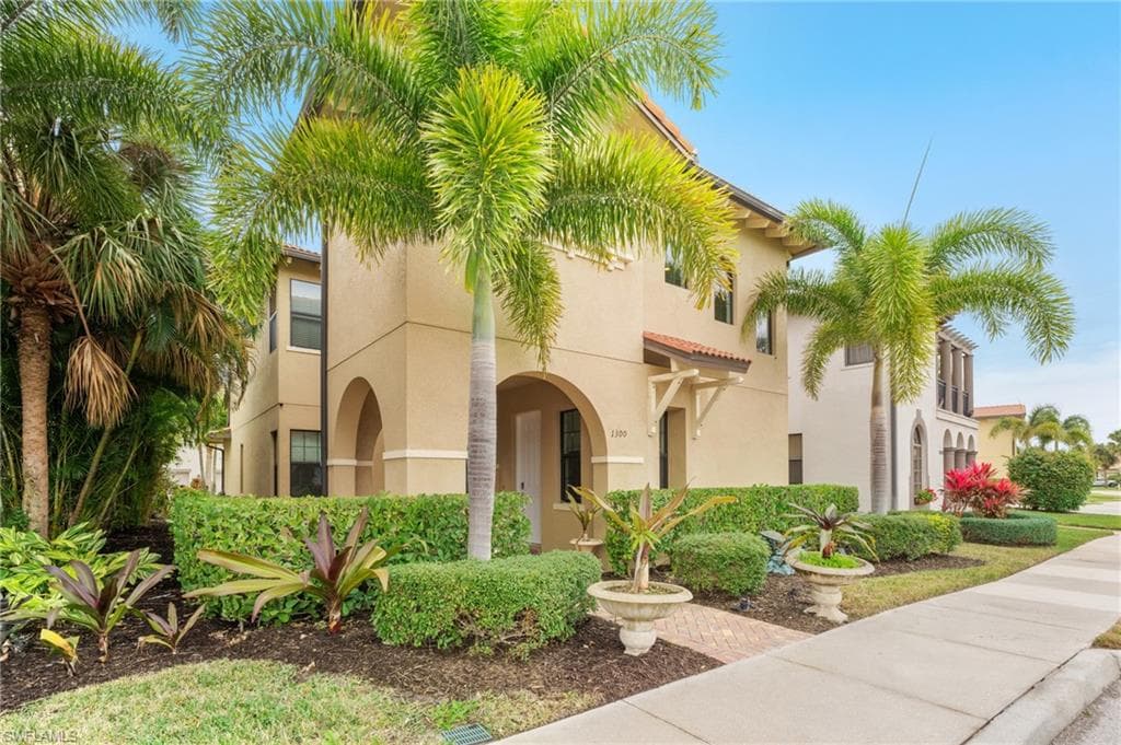 1300 Kendari Ter, Naples, FL 34113-3