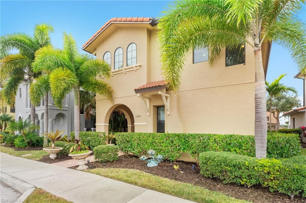 1300 Kendari Ter, Naples, FL 34113-4
