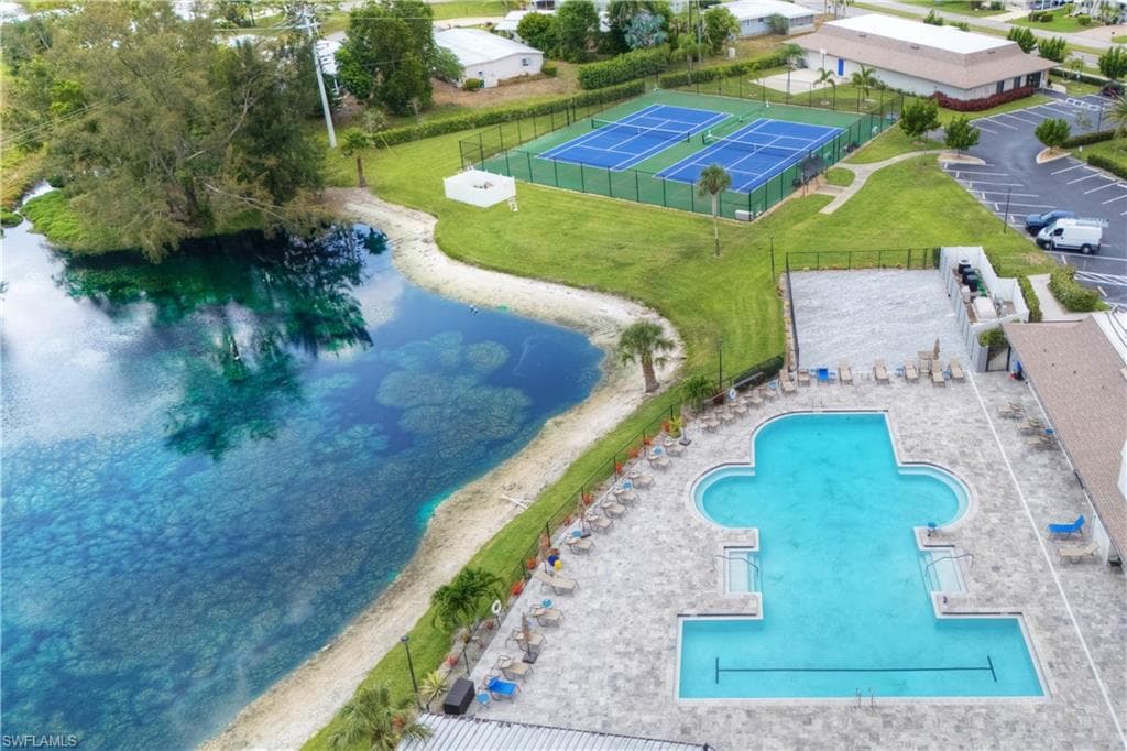 50 Le Mans Dr, Naples, FL 34112-40