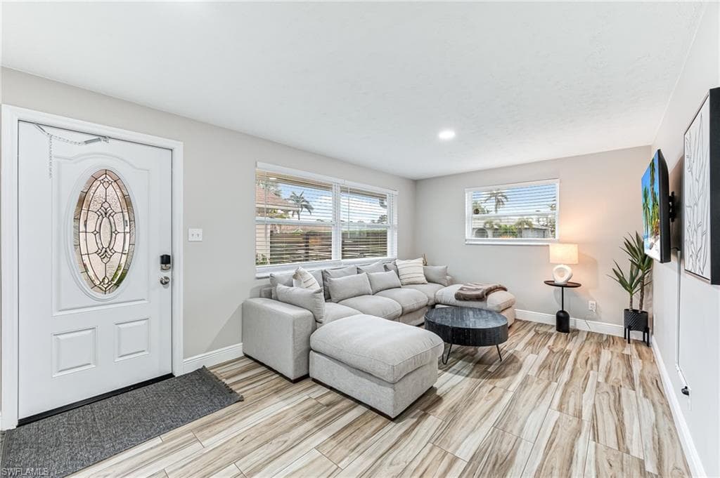 668 97th Ave N, Naples, FL 34108-4