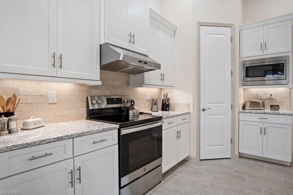 2825 49th Ter, Cape Coral, FL 33914-17