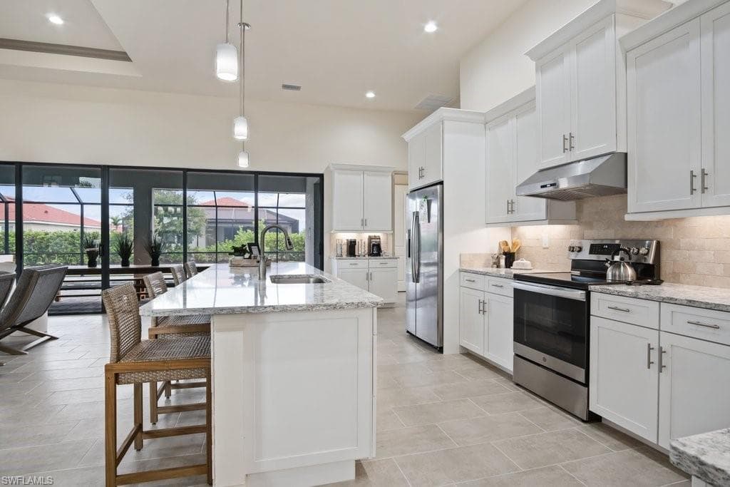 2825 49th Ter, Cape Coral, FL 33914-19