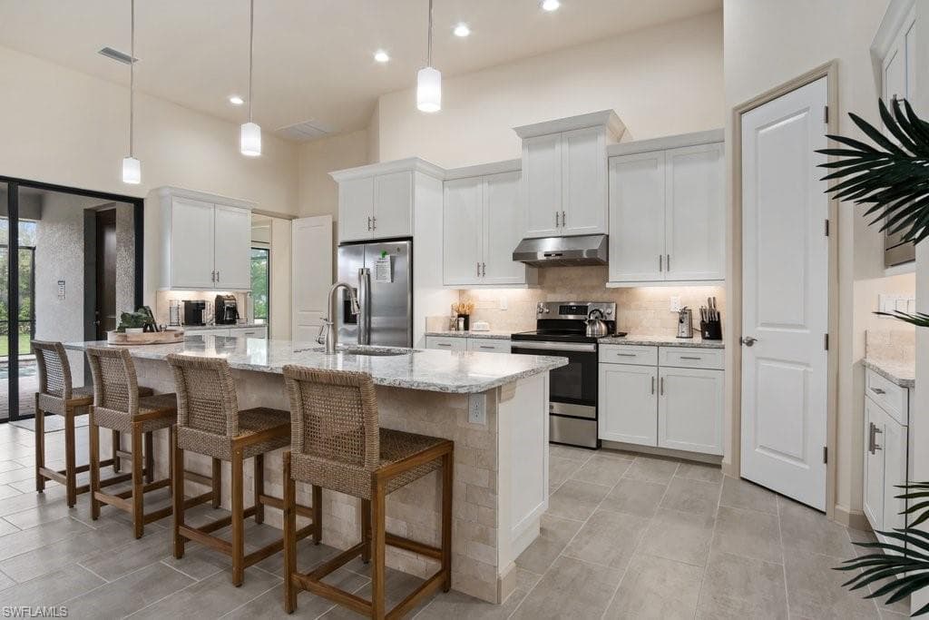 2825 49th Ter, Cape Coral, FL 33914-22
