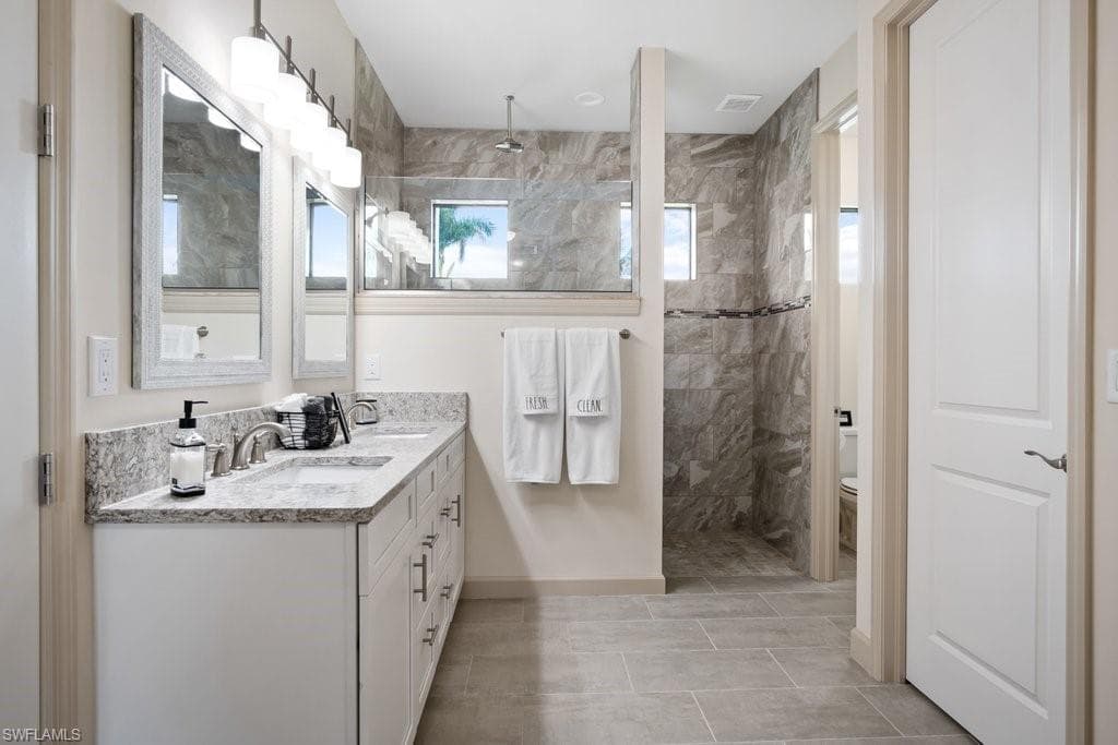 2825 49th Ter, Cape Coral, FL 33914-26