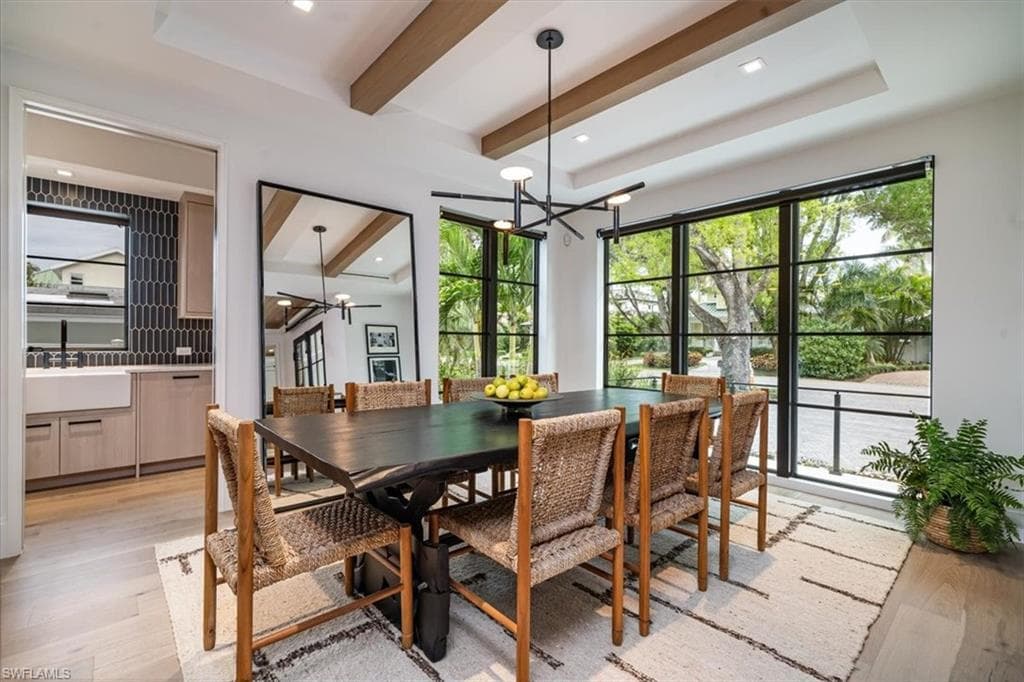 349 2nd Ave N, Naples, FL 34102-14