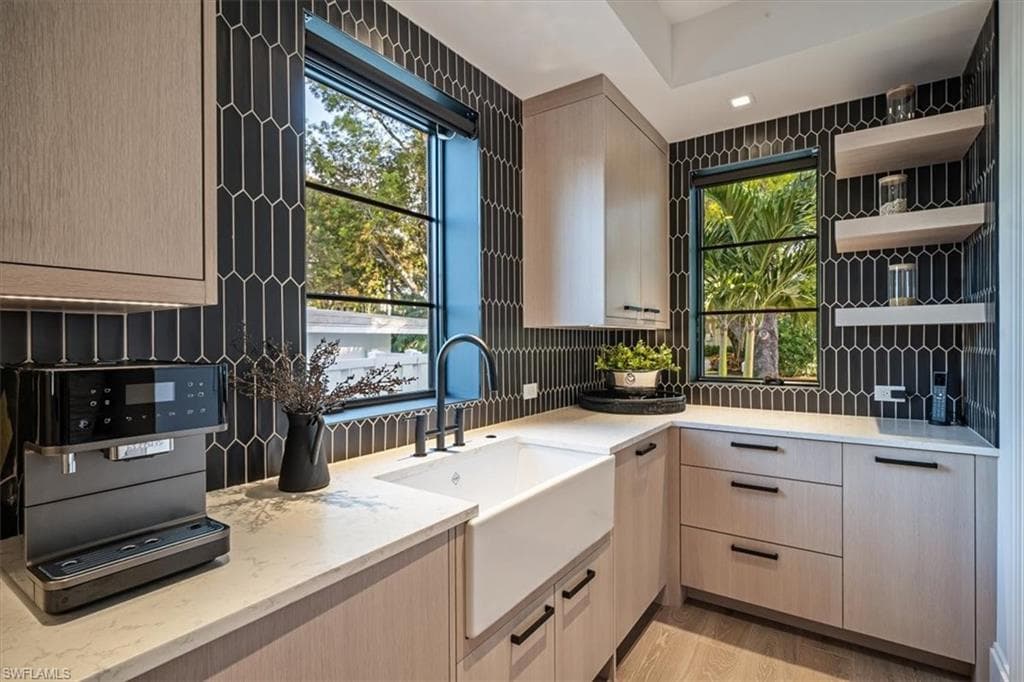 349 2nd Ave N, Naples, FL 34102-17