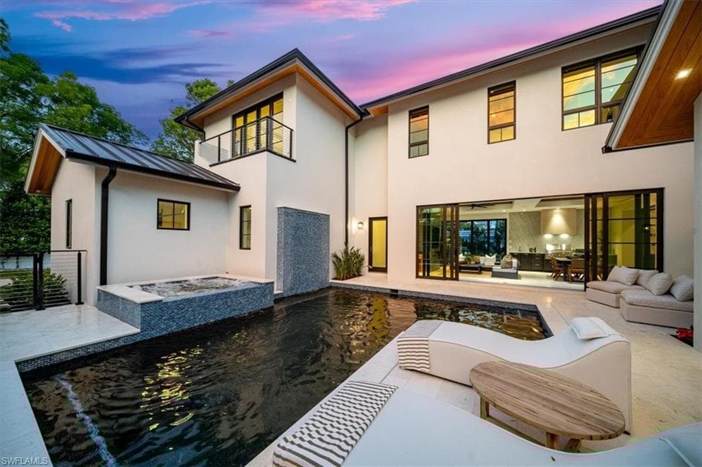349 2nd Ave N, Naples, FL 34102-22