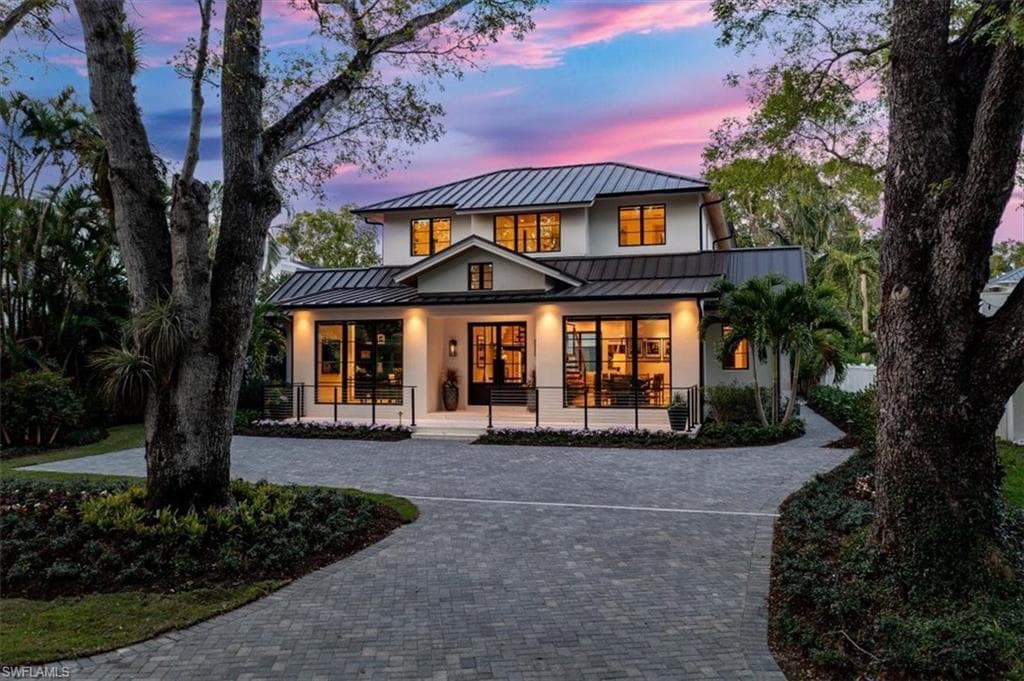 349 2nd Ave N, Naples, FL 34102-2