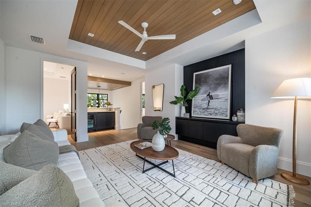 349 2nd Ave N, Naples, FL 34102-31