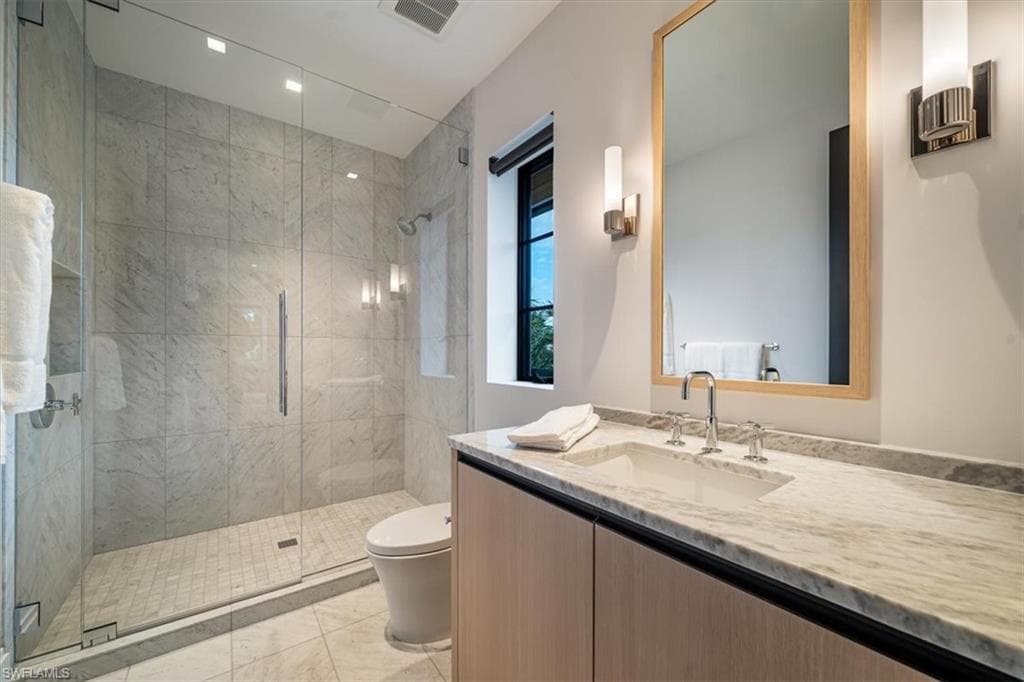 349 2nd Ave N, Naples, FL 34102-34