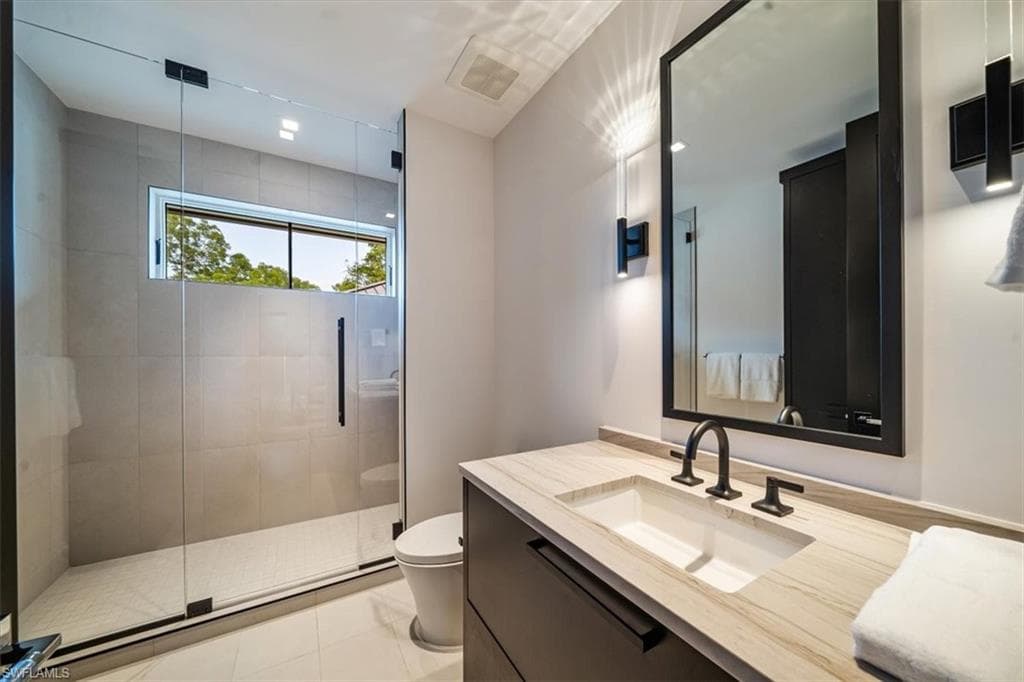 349 2nd Ave N, Naples, FL 34102-36