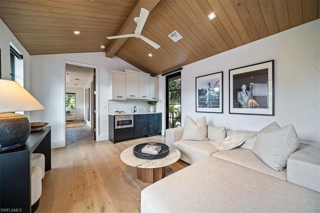 349 2nd Ave N, Naples, FL 34102-37