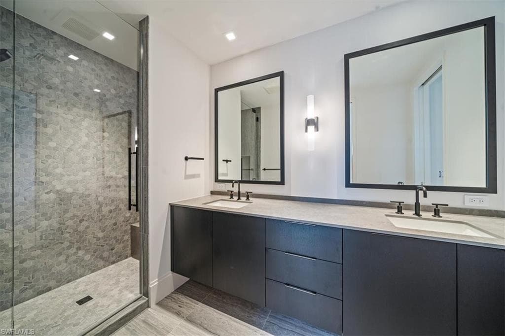 349 2nd Ave N, Naples, FL 34102-39