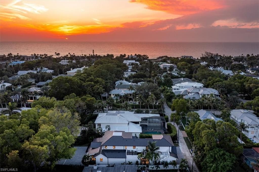349 2nd Ave N, Naples, FL 34102-42