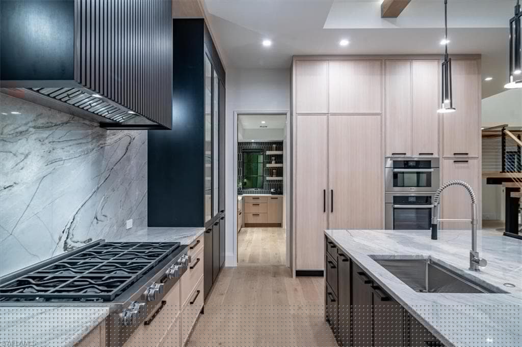 349 2nd Ave N, Naples, FL 34102-4