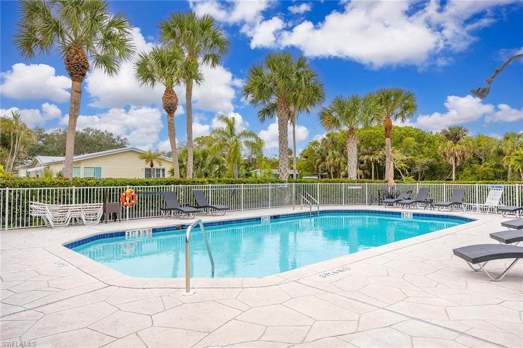 104 Rookery Rd, Naples, FL 34114-24