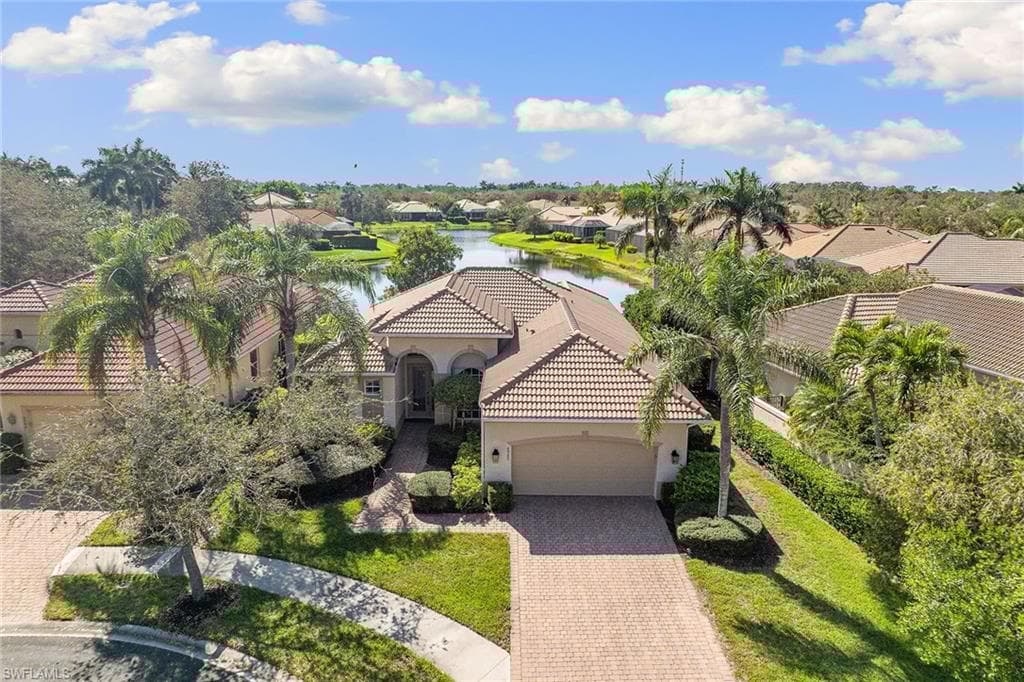 6980 Bent Grass Dr, Naples, FL 34113-2
