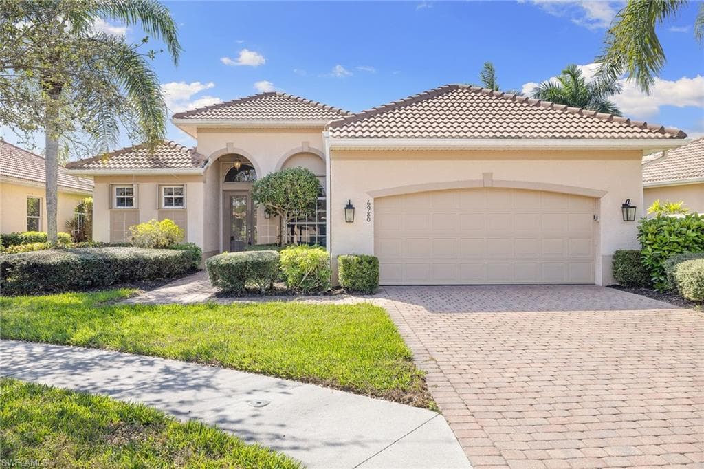 6980 Bent Grass Dr, Naples, FL 34113-3