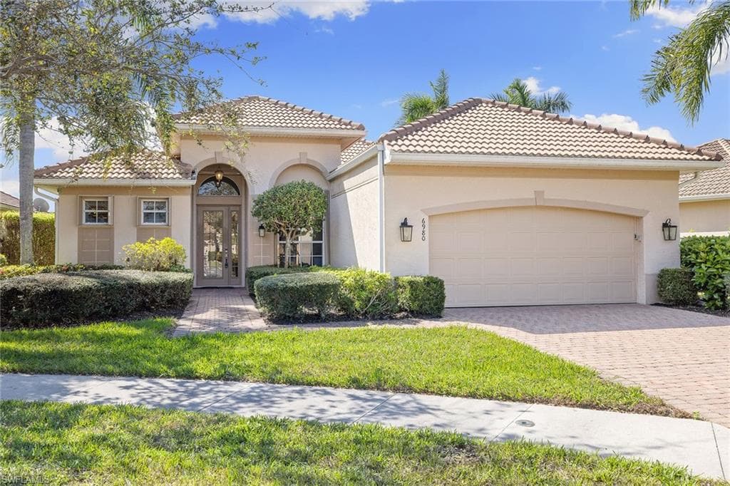 6980 Bent Grass Dr, Naples, FL 34113-42